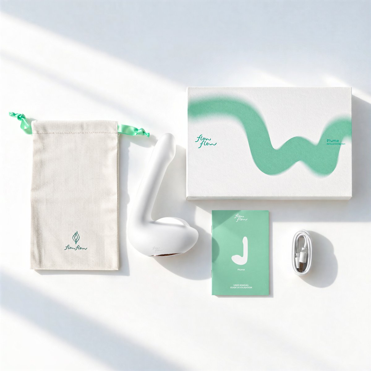 FlowFlow Plume with its storage pouch, box and charging cable